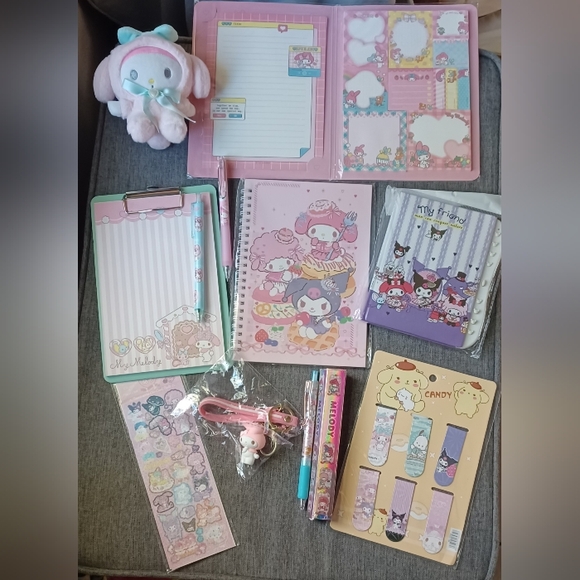 My Melody Gift Set -Sanrio- Notebooks, Bookmarks, Plush, Keychain, Stickers - Picture 1 of 4